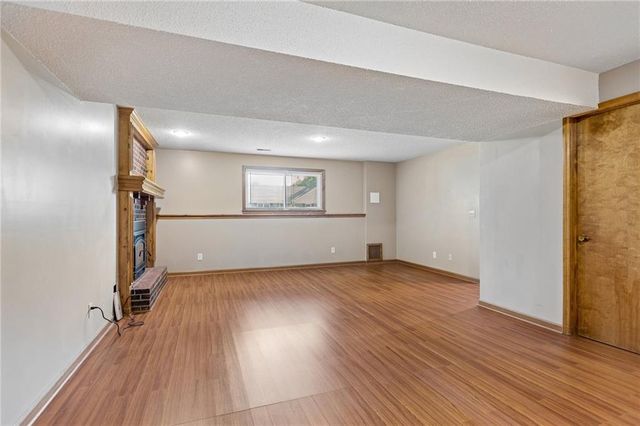 807 E Summit Street, Smithville, MO 64089