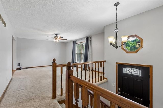 807 E Summit Street, Smithville, MO 64089