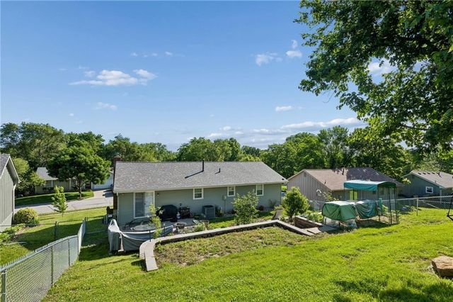 807 E Summit Street, Smithville, MO 64089