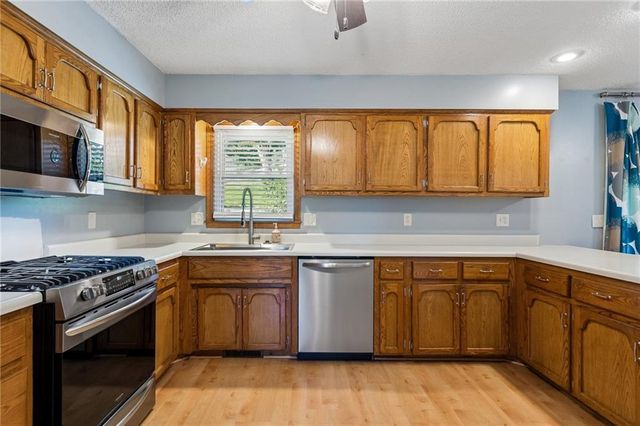 807 E Summit Street, Smithville, MO 64089