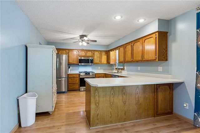 807 E Summit Street, Smithville, MO 64089