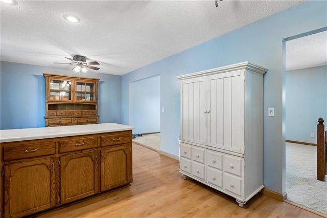 807 E Summit Street, Smithville, MO 64089