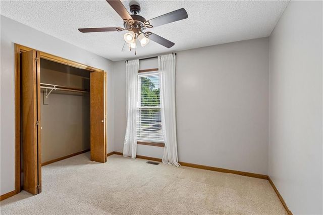 807 E Summit Street, Smithville, MO 64089