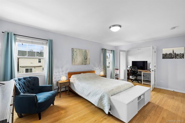 33 Johnson Road, Scarsdale, NY 10583