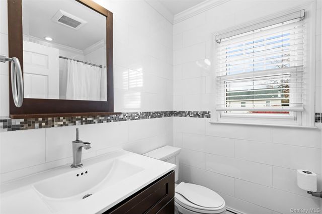 33 Johnson Road, Scarsdale, NY 10583