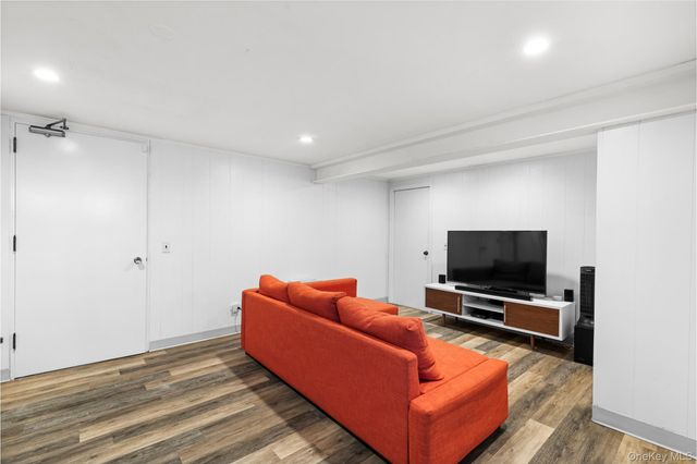 33 Johnson Road, Scarsdale, NY 10583