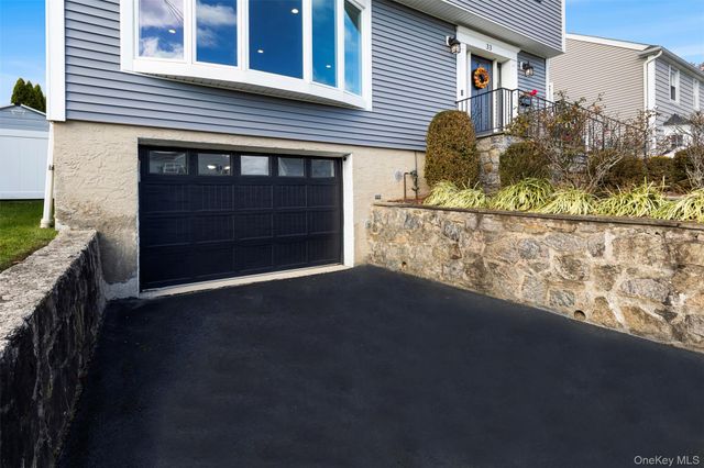 33 Johnson Road, Scarsdale, NY 10583