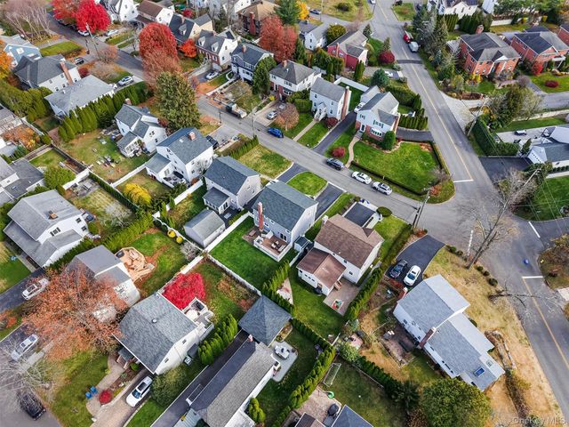 33 Johnson Road, Scarsdale, NY 10583