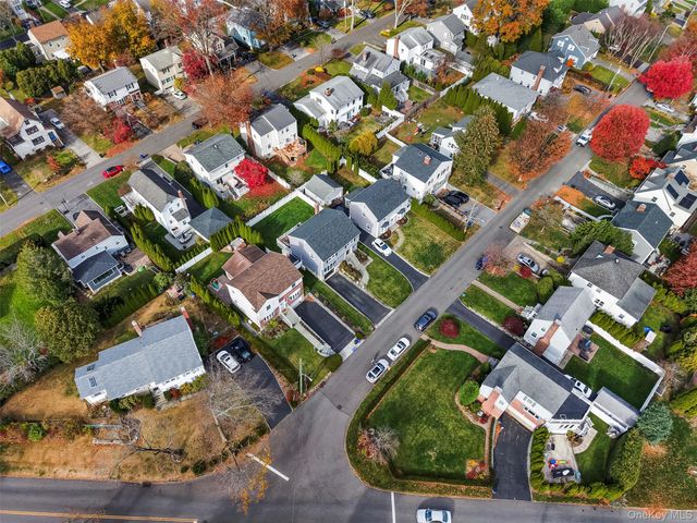 33 Johnson Road, Scarsdale, NY 10583