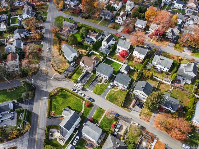 33 Johnson Road, Scarsdale, NY 10583