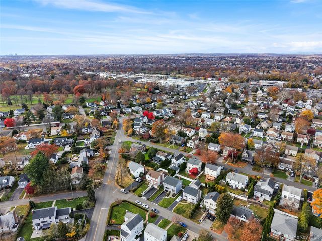 33 Johnson Road, Scarsdale, NY 10583