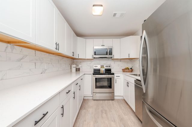 145 Canterbury Lane, Londonderry, NH 03053