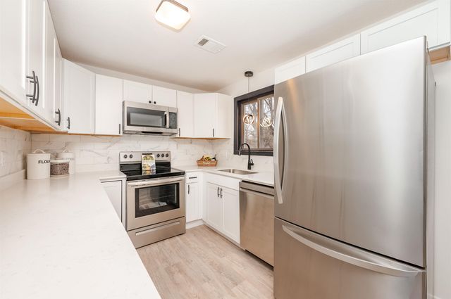 145 Canterbury Lane, Londonderry, NH 03053