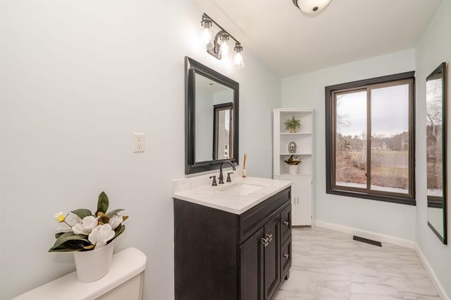 145 Canterbury Lane, Londonderry, NH 03053