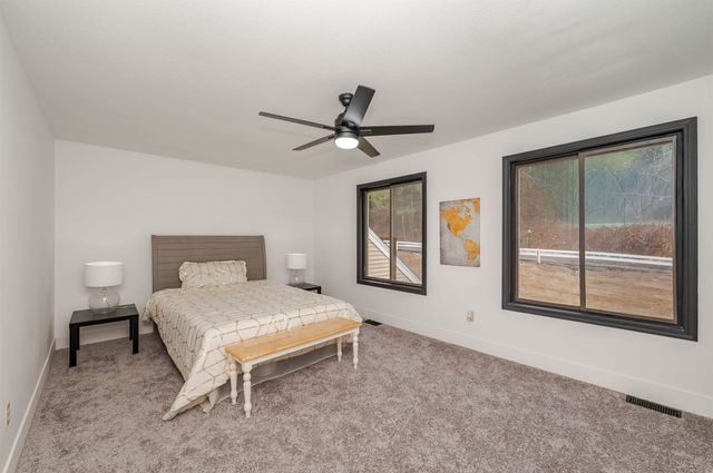 145 Canterbury Lane, Londonderry, NH 03053