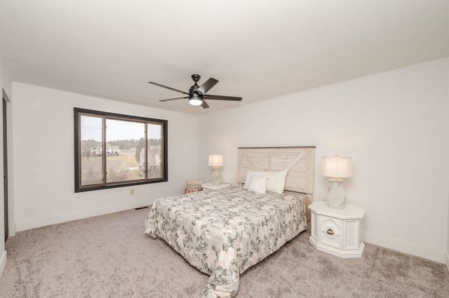 145 Canterbury Lane, Londonderry, NH 03053