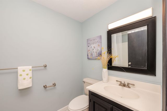 145 Canterbury Lane, Londonderry, NH 03053