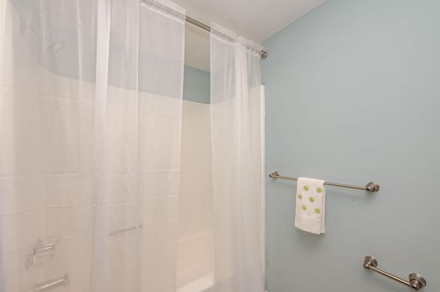 145 Canterbury Lane, Londonderry, NH 03053