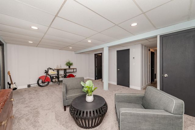 145 Canterbury Lane, Londonderry, NH 03053