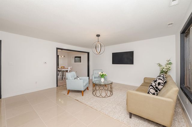 145 Canterbury Lane, Londonderry, NH 03053