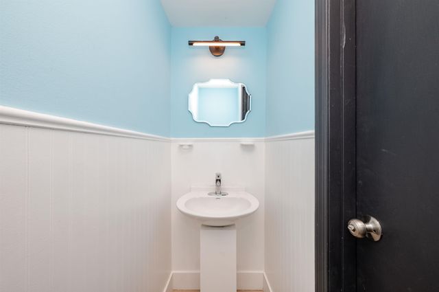 145 Canterbury Lane, Londonderry, NH 03053