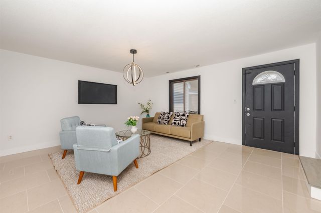 145 Canterbury Lane, Londonderry, NH 03053