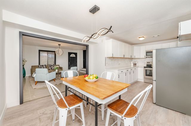 145 Canterbury Lane, Londonderry, NH 03053