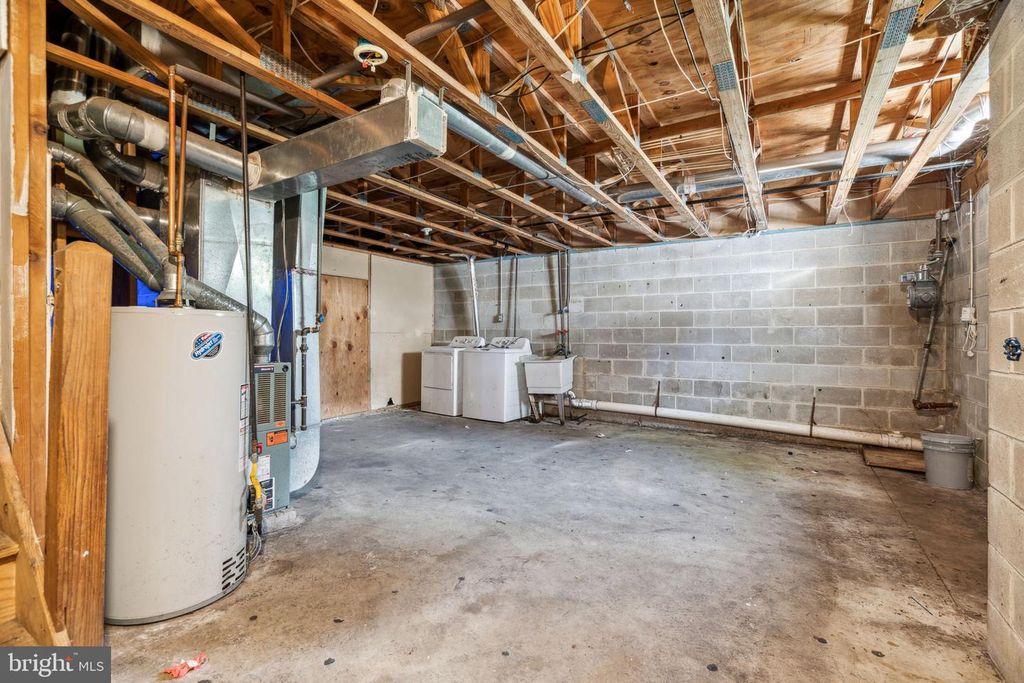 1805 W MONTGOMERY AVE, Philadelphia, PA 19121