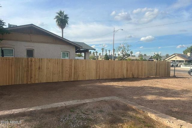 2013 W ADAMS Street, Phoenix, AZ 85009