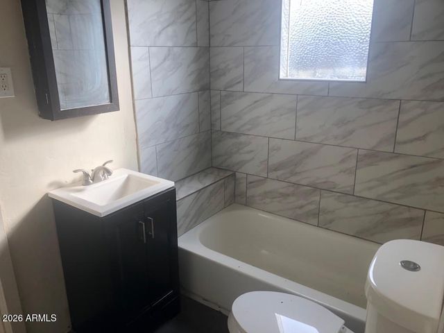 2013 W ADAMS Street, Phoenix, AZ 85009