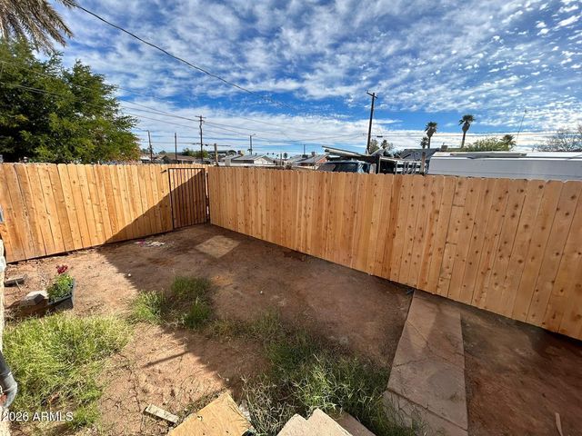 2013 W ADAMS Street, Phoenix, AZ 85009