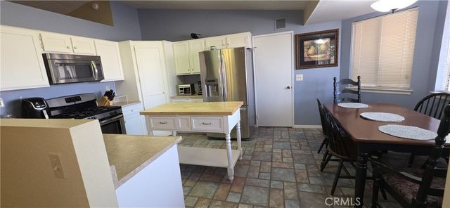 14307 Tonikan, Apple Valley, CA 92307