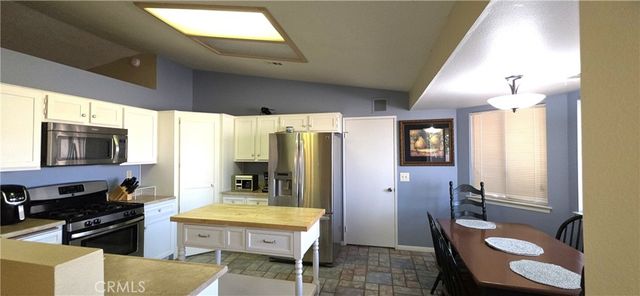 14307 Tonikan, Apple Valley, CA 92307