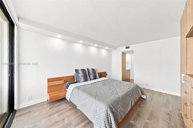 1901 Brickell Ave B2402, Miami, FL 33129