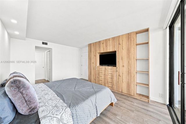 1901 Brickell Ave B2402, Miami, FL 33129