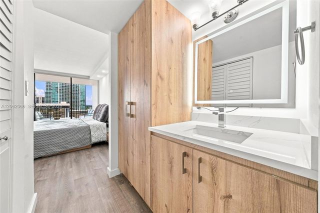 1901 Brickell Ave B2402, Miami, FL 33129