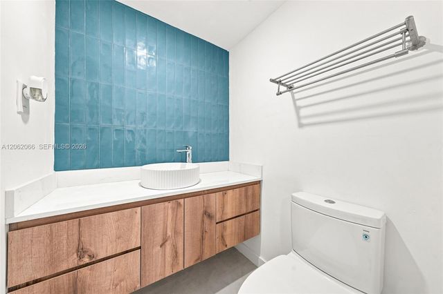 1901 Brickell Ave B2402, Miami, FL 33129