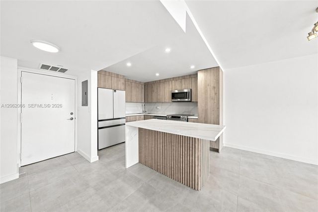 1901 Brickell Ave B2402, Miami, FL 33129
