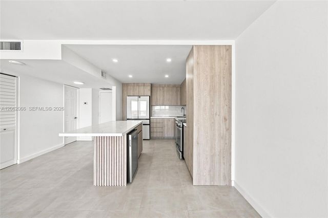 1901 Brickell Ave B2402, Miami, FL 33129