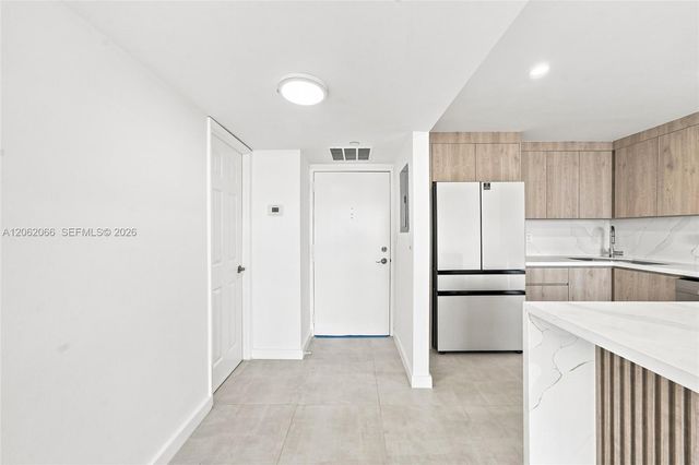 1901 Brickell Ave B2402, Miami, FL 33129