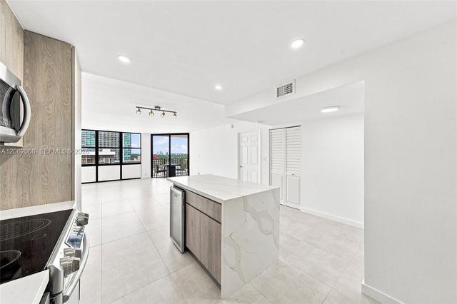 1901 Brickell Ave B2402, Miami, FL 33129