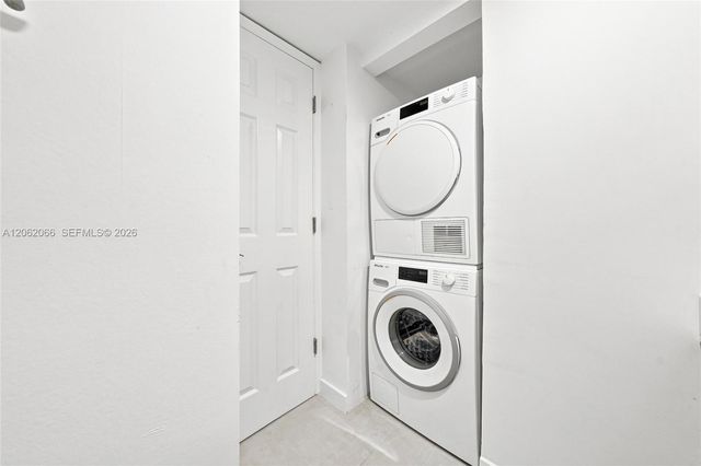 1901 Brickell Ave B2402, Miami, FL 33129
