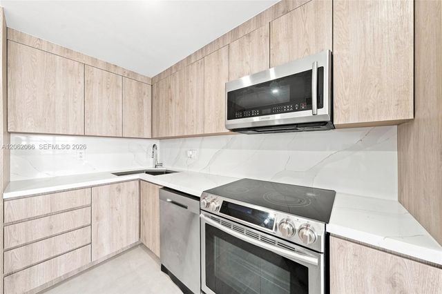 1901 Brickell Ave B2402, Miami, FL 33129