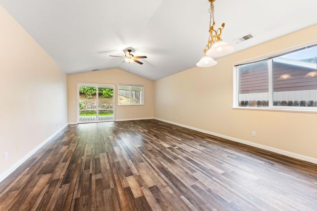 185 Independence Drive, Grants Pass, OR 97527