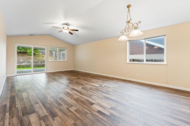 185 Independence Drive, Grants Pass, OR 97527