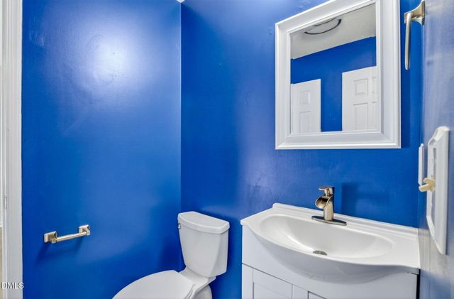 4120 Sedgewood Drive 201, Raleigh, NC 27612