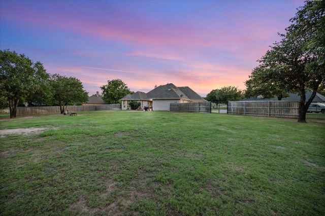 2129 Woodland Hills Lane, Weatherford, TX 76087