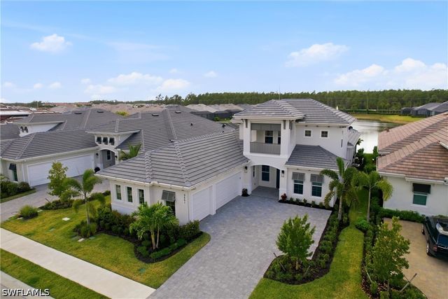 9661 Moonflower LN, Naples, FL 34114
