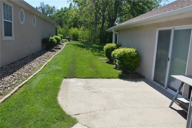 901 NW North Ridge Court, Blue Springs, MO 64015