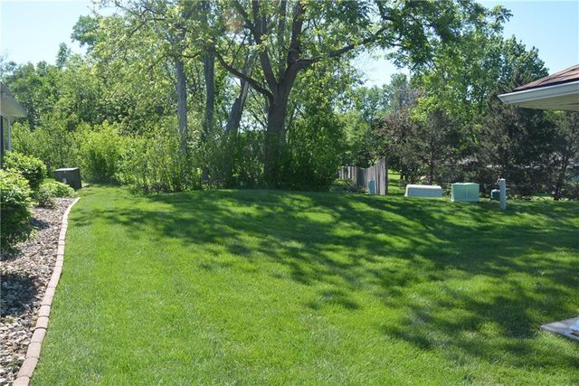 901 NW North Ridge Court, Blue Springs, MO 64015
